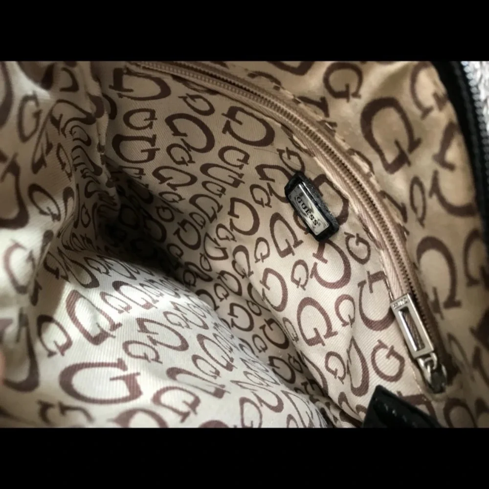 Original GUESS crossbody EUC - Picture 3 of 4